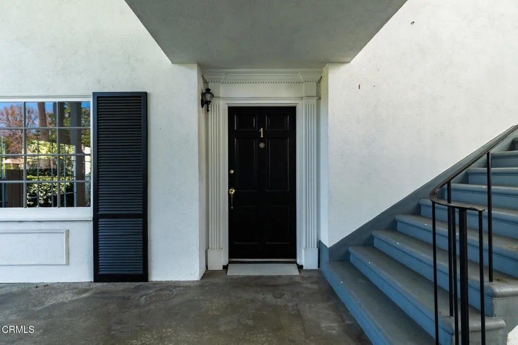 Photo of 681 S Orange Grove Boulevard #1, Pasadena, CA 91105 (MLS # P1-25563)