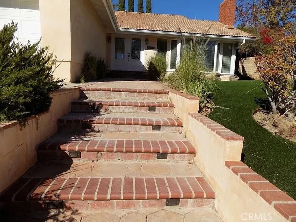 Photo of 17511 Tuscan Dr, Granada Hills, CA 91344 (MLS # GD26022680)