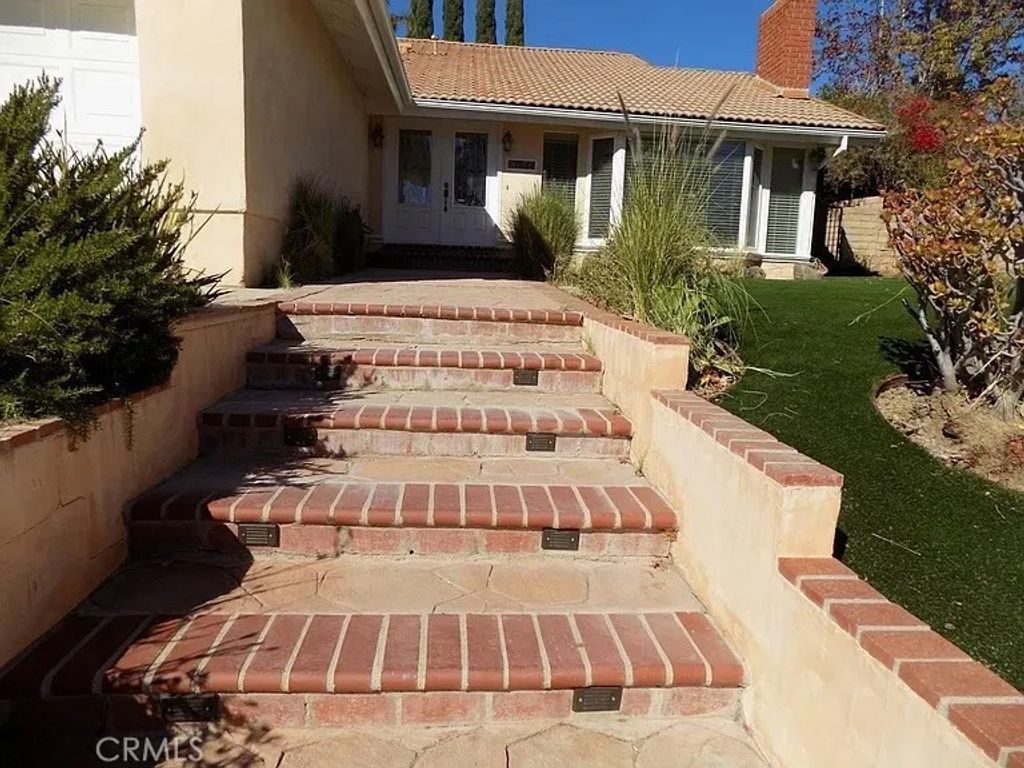 Photo of 17511 Tuscan Dr, Granada Hills, CA 91344 (MLS # GD26022680)