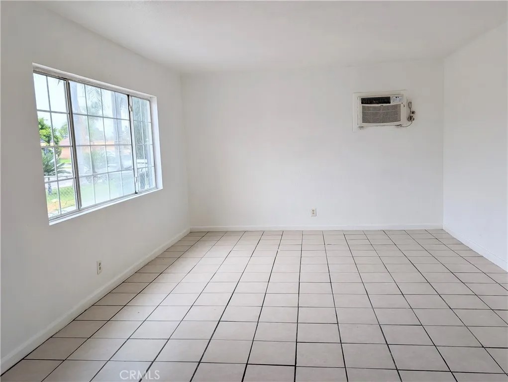 357 W WOODCREST ST.