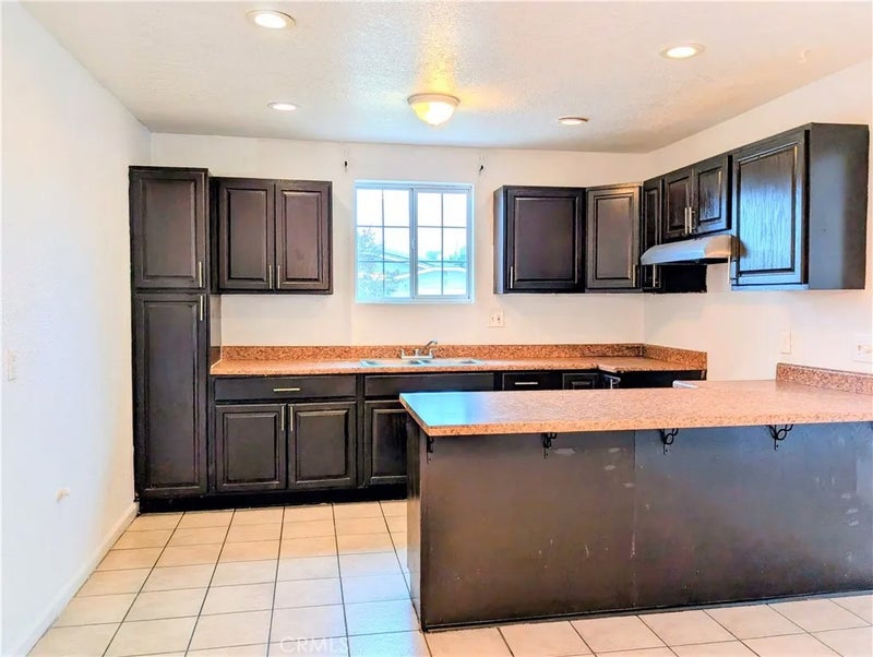 357 W WOODCREST ST.