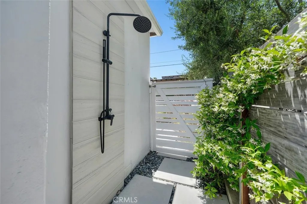 1430 Bonnie Brae