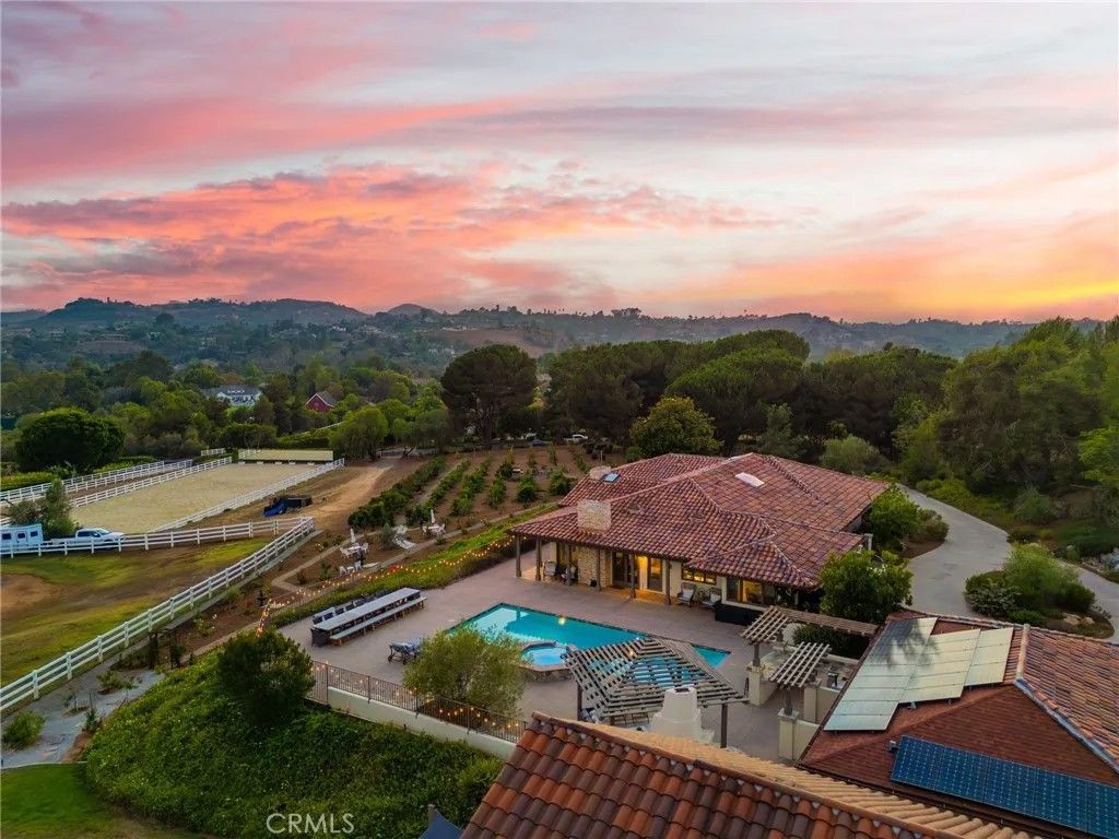 Photo of 4 Golden Meadow Lane, Fallbrook, CA 92028 (MLS # SW25180832)