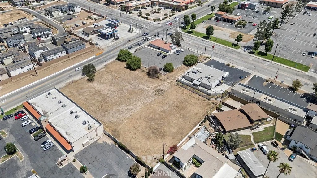 3553 E Highland