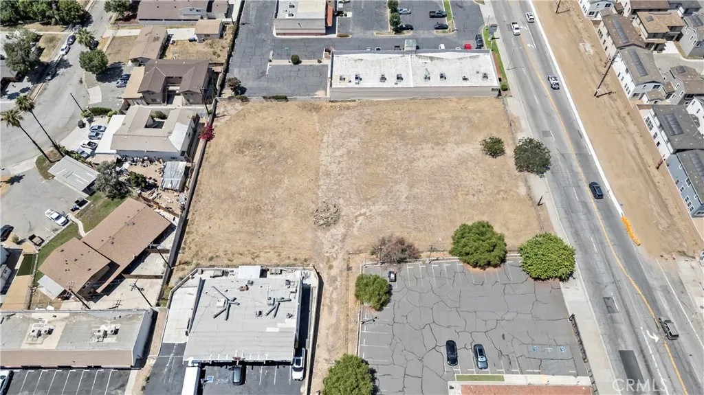 3553 E Highland