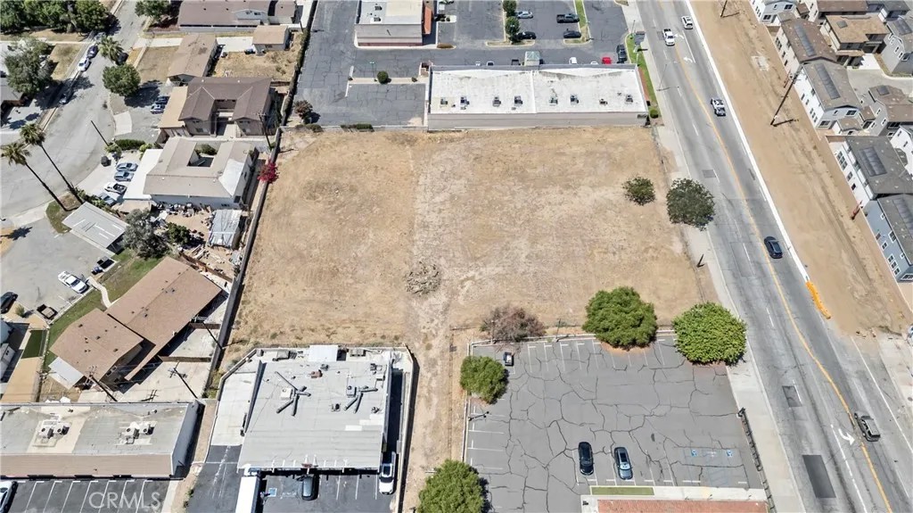 3553 E Highland