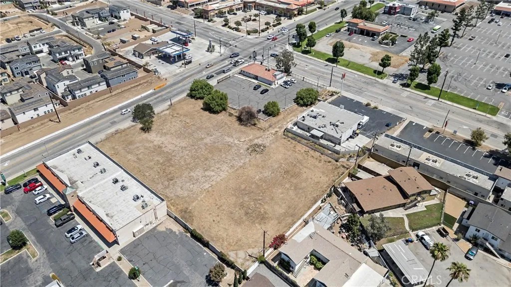 3553 E Highland