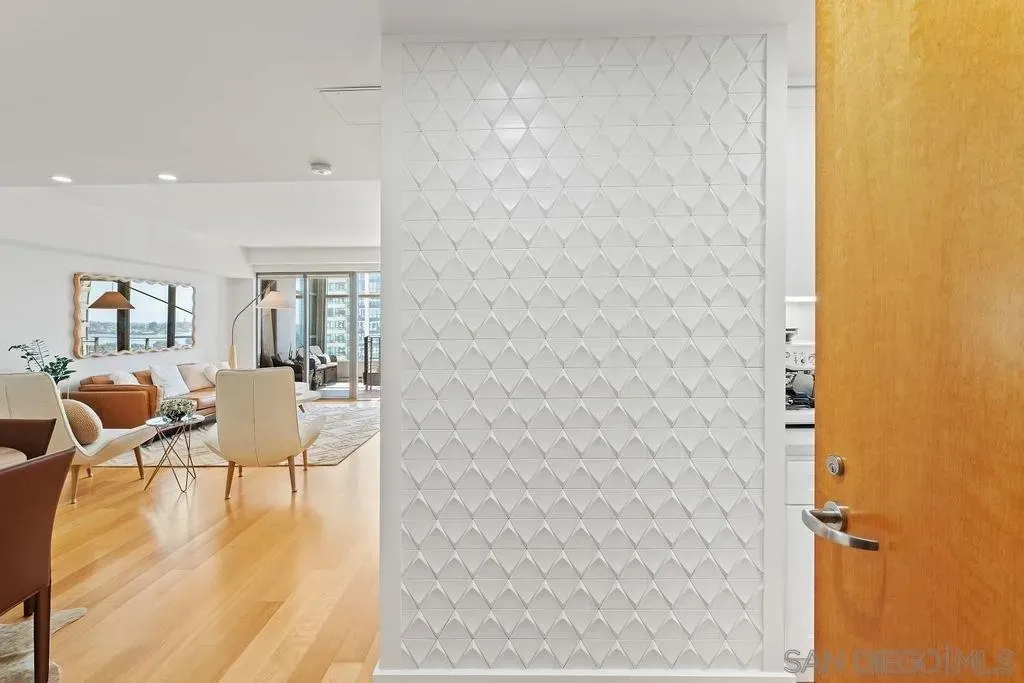 San Diego, California 92101, United States, 3 Bedrooms Bedrooms, ,3 BathroomsBathrooms,Residential,Active,217109