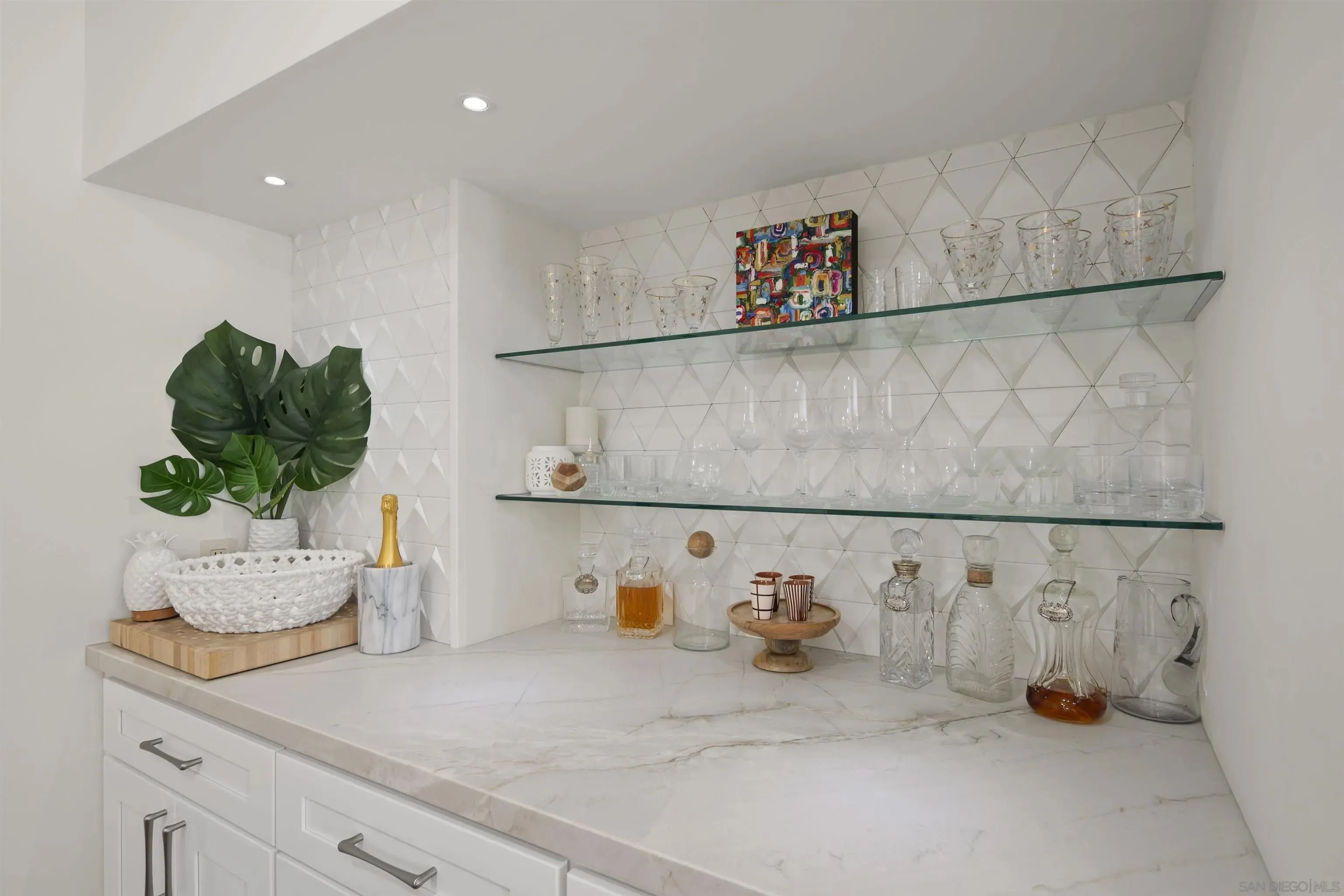 San Diego, California 92101, United States, 3 Bedrooms Bedrooms, ,3 BathroomsBathrooms,Residential,Active,217109