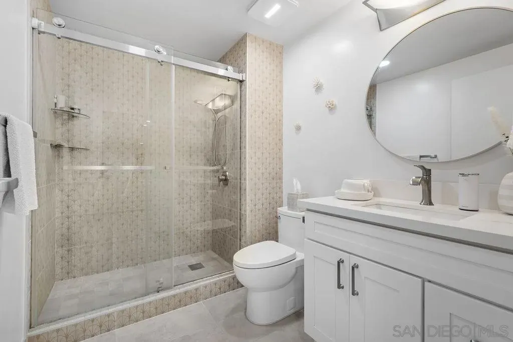 San Diego, California 92101, United States, 3 Bedrooms Bedrooms, ,3 BathroomsBathrooms,Residential,Active,217109