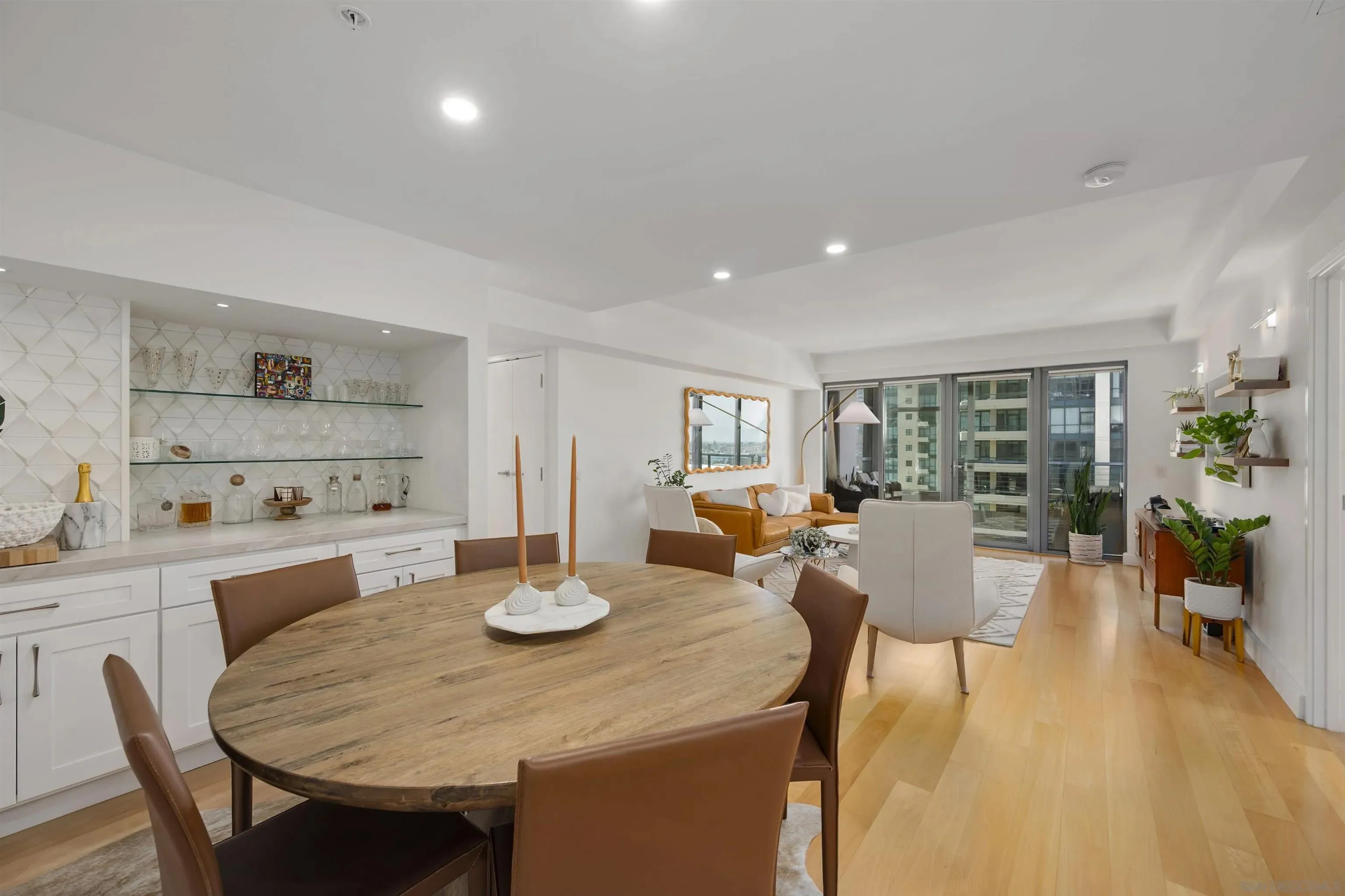 San Diego, California 92101, United States, 3 Bedrooms Bedrooms, ,3 BathroomsBathrooms,Residential,Active,217109