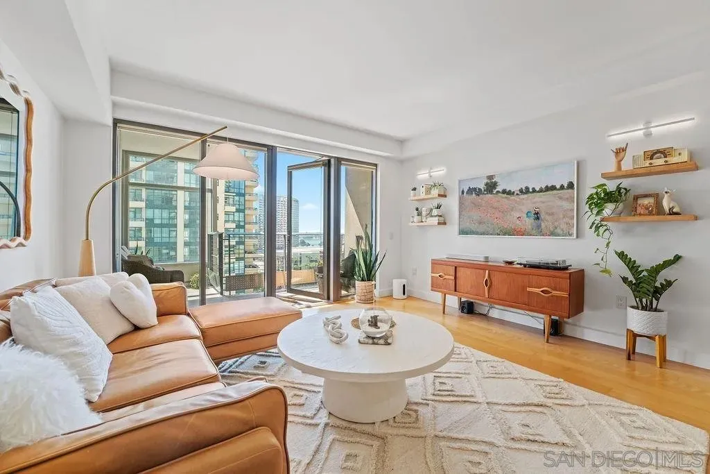 San Diego, California 92101, United States, 3 Bedrooms Bedrooms, ,3 BathroomsBathrooms,Residential,Active,217109