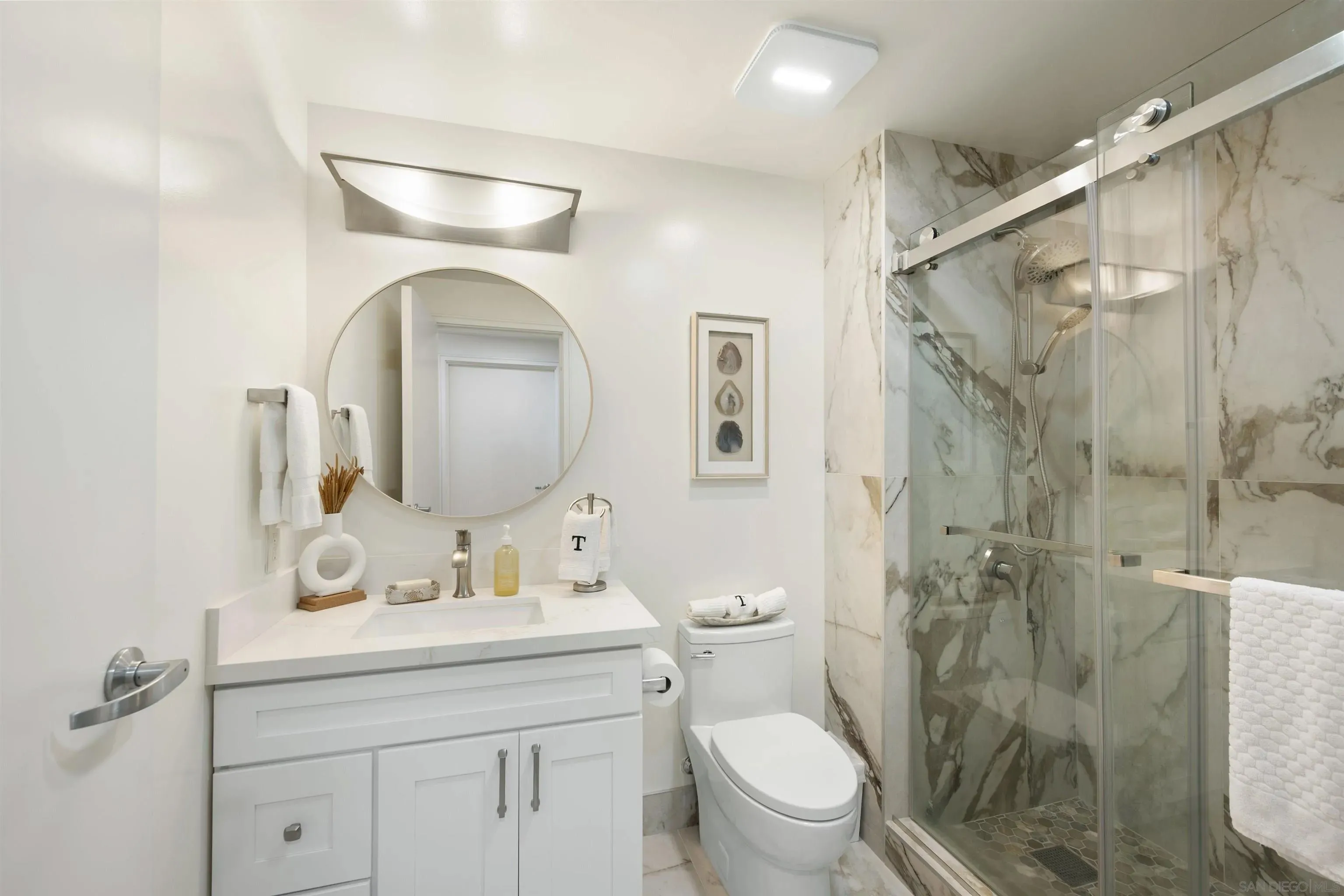 San Diego, California 92101, United States, 3 Bedrooms Bedrooms, ,3 BathroomsBathrooms,Residential,Active,217109