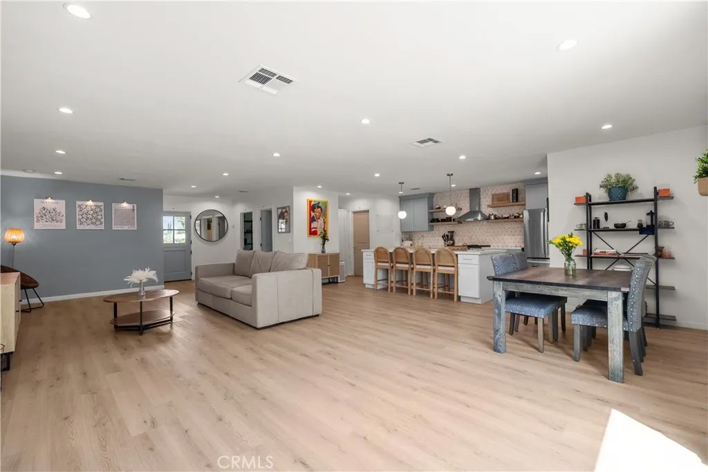 8054 Cedros
