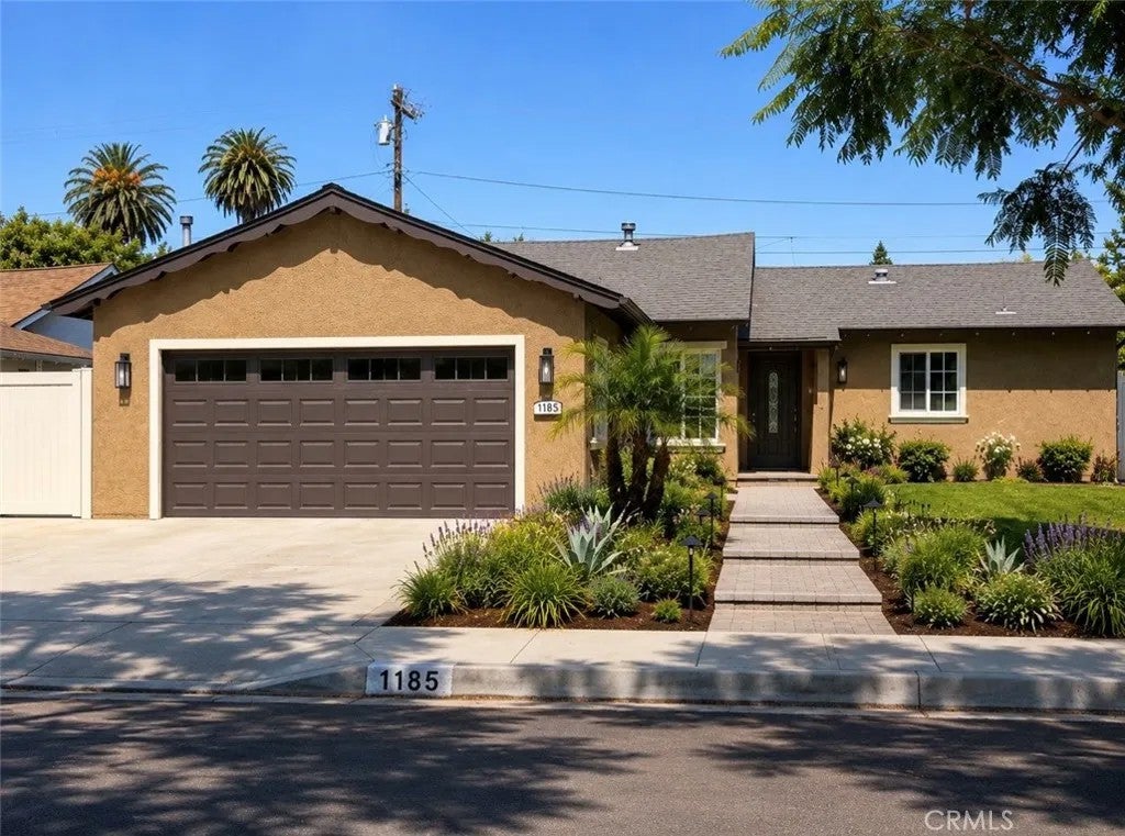 Photo of 1185 W Hampshire AVE, Anaheim, CA 92802 (MLS # AR26184779)