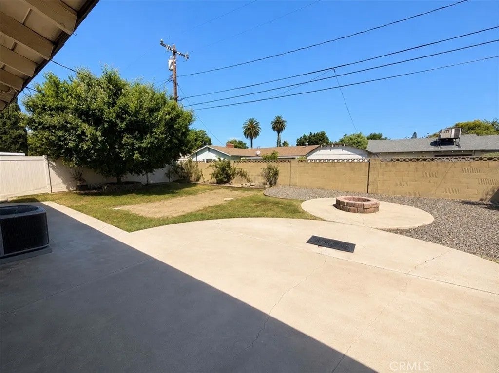 1185 W Hampshire