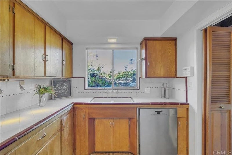 820 E 5th Avenue -