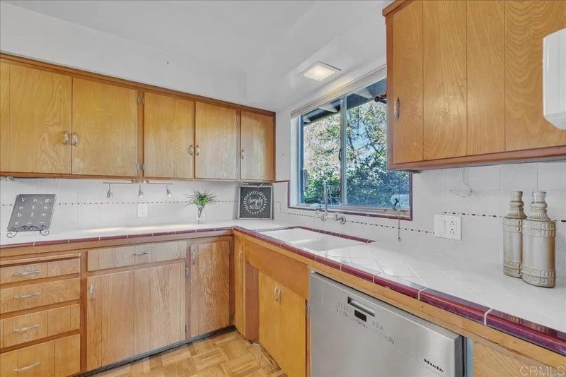820 E 5th Avenue -
