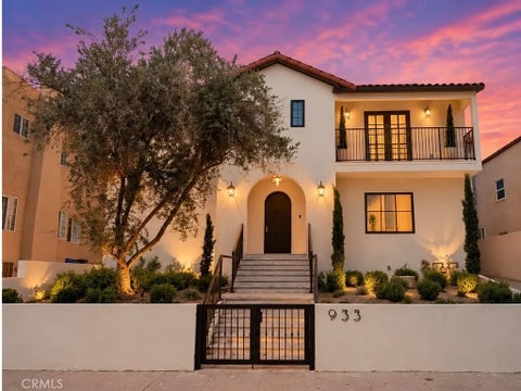Photo of 933 S Sycamore Avenue, Los Angeles, CA 90036 (MLS # OC26218548)