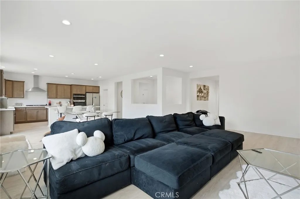 25337 Circle Stone