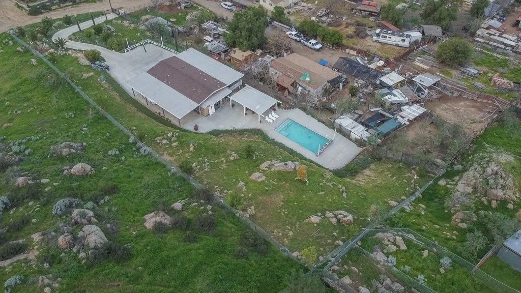 Photo of 26460 Dale St, Hemet, CA 92545 (MLS # SW26017365)