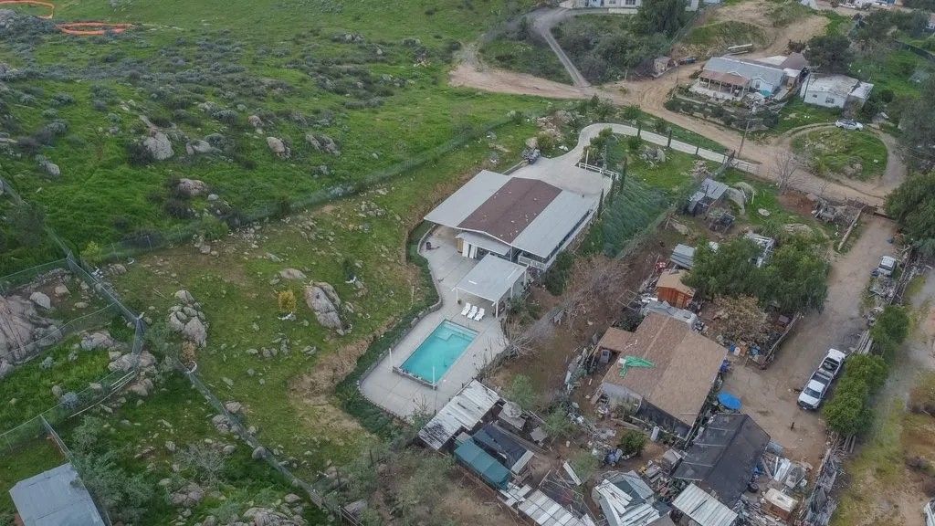 Photo of 26460 Dale St, Hemet, CA 92545 (MLS # SW26017365)