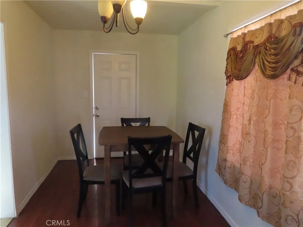 736 E Century