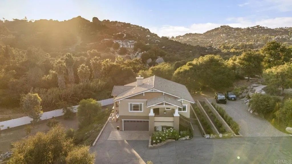 Photo of 27636 Mountain Meadow Road, Escondido, CA 92026 (MLS # NDP2600398)