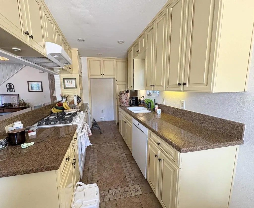 Photo of 840 Olive Ave, Coronado, CA 92118 (MLS # PTP2507914)