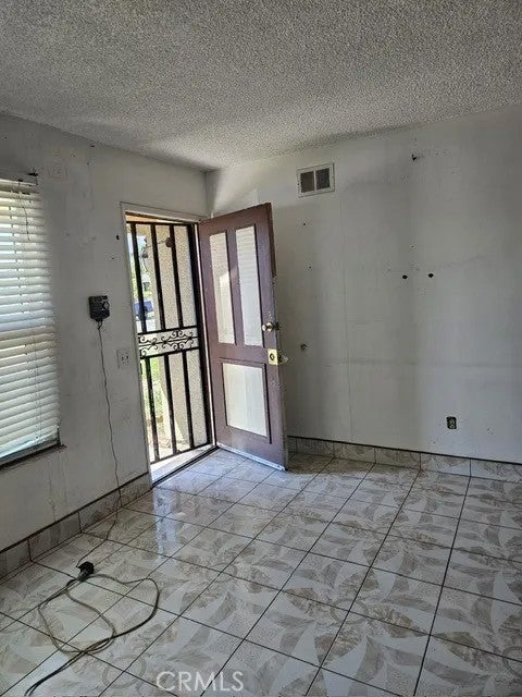 847 S Forest