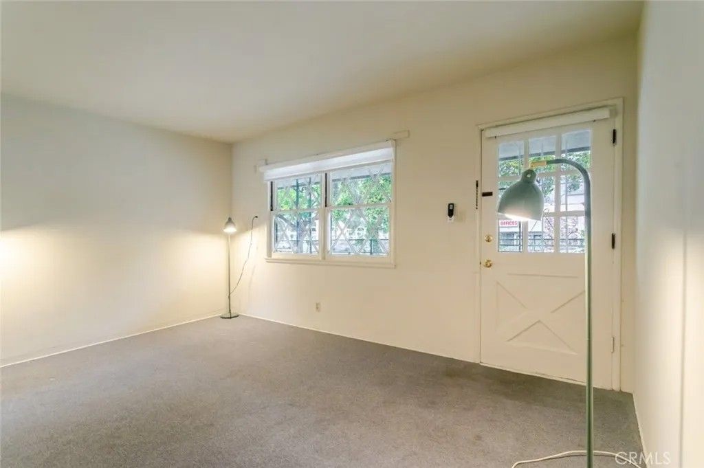 Photo of 1600 W Glenoaks Boulevard #5, Glendale, CA 91201 (MLS # GD26052731)