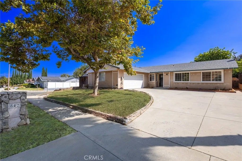 Photo of 842 Granby, Simi Valley, CA 93065 (MLS # SR26056664)