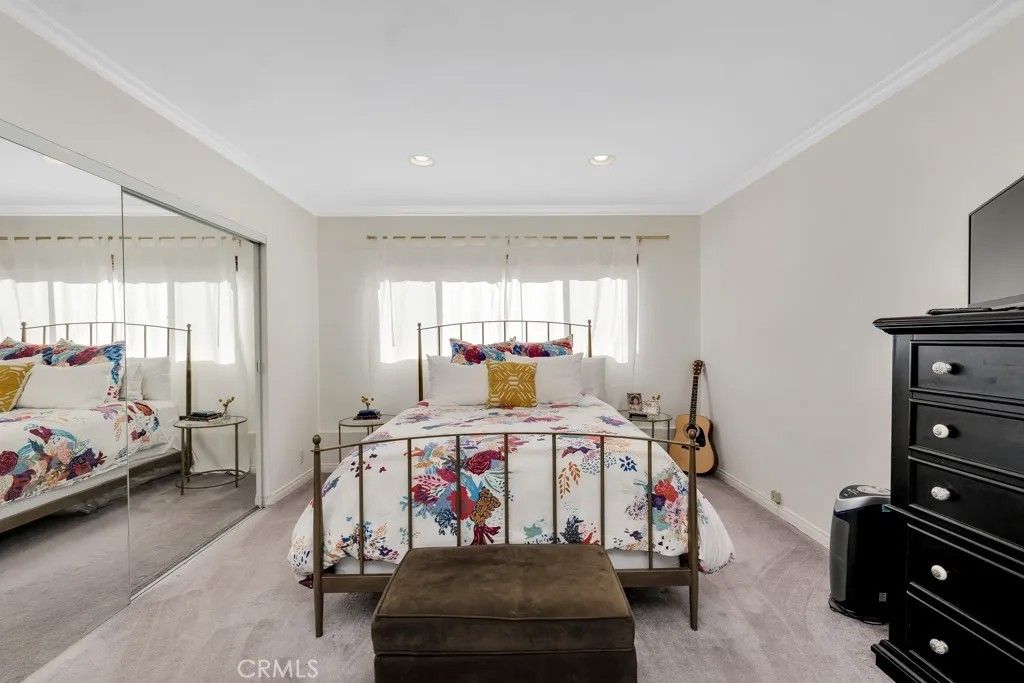 Photo of 14934 Dickens St, Sherman Oaks, CA 91403 (MLS # SR26039261)