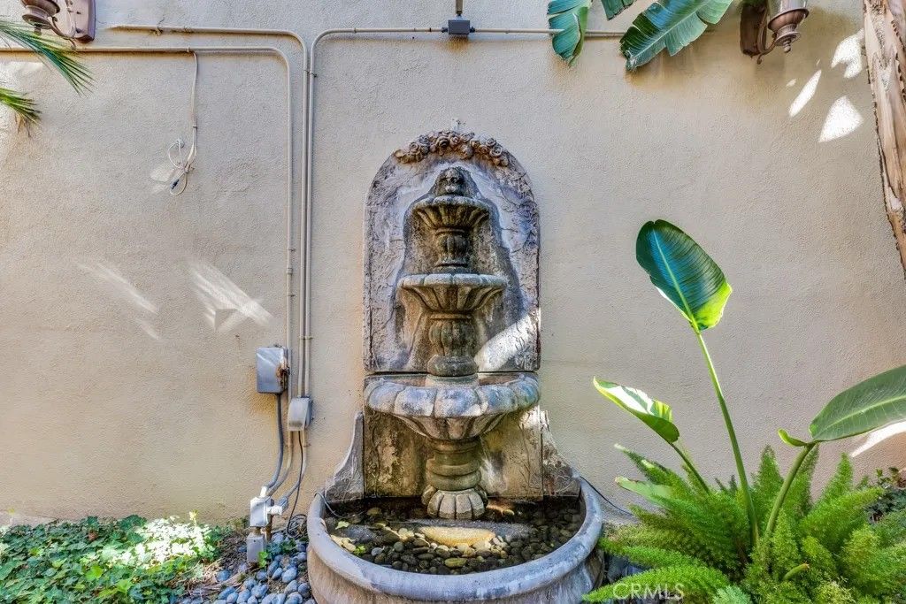 Photo of 14934 Dickens St, Sherman Oaks, CA 91403 (MLS # SR26039261)