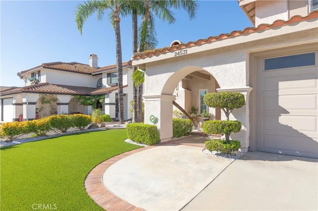 Photo of 24531 Avenida Arconte, Murrieta, CA 92562 (MLS # SW26079165)