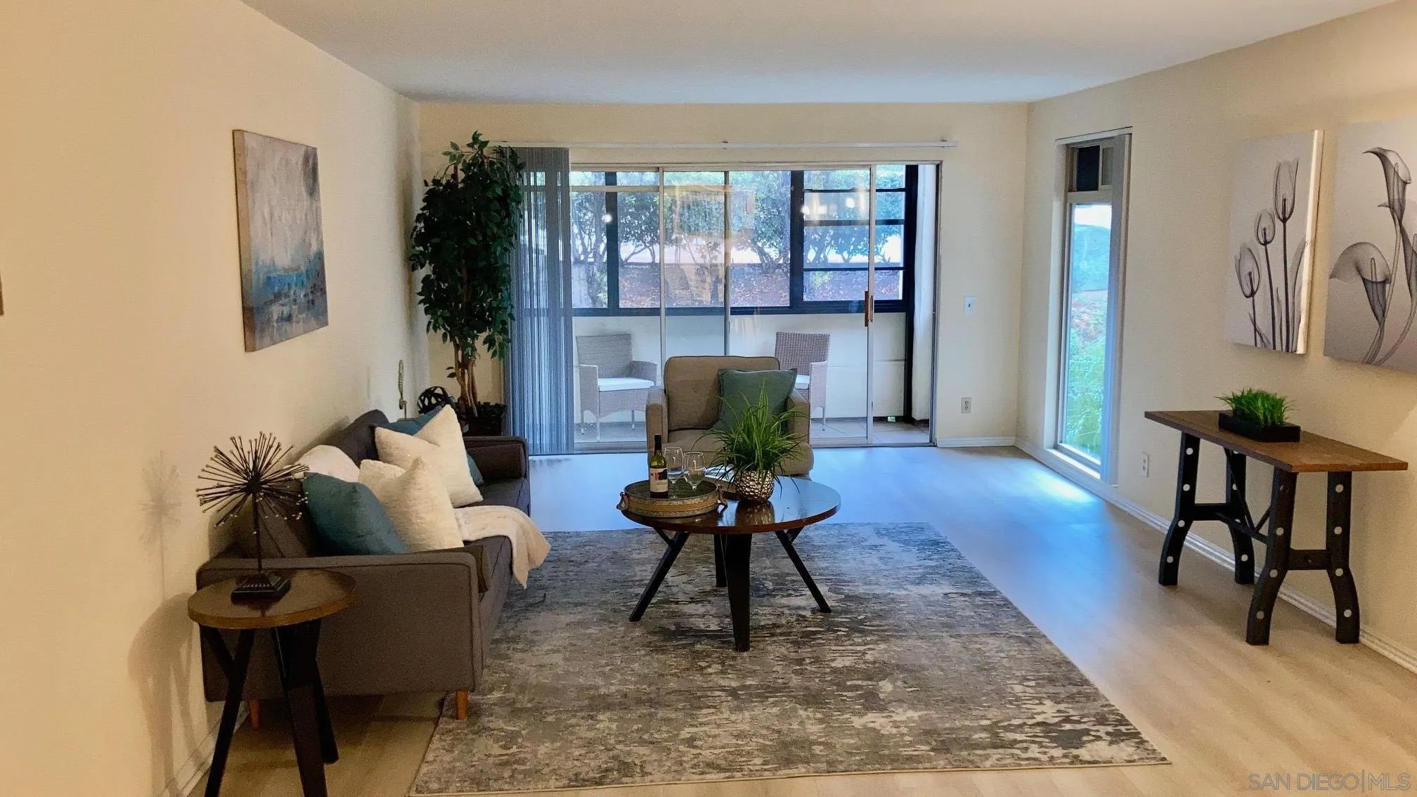 2540 Clairemont Dr. 202