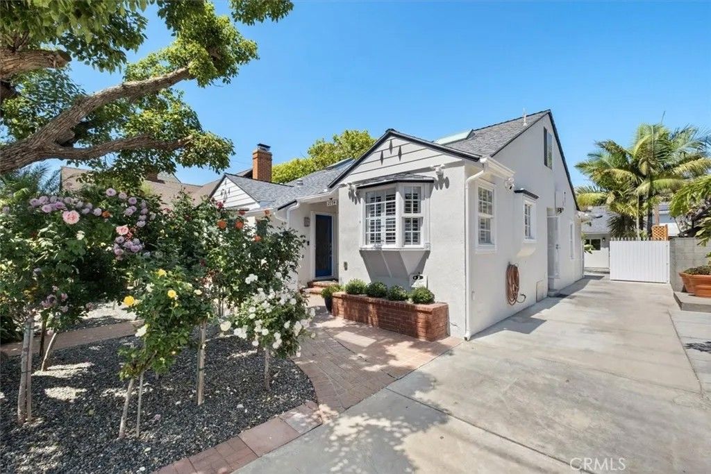 Photo of 2774 Sawtelle Boulevard, Los Angeles, CA 90064 (MLS # OC25269188)