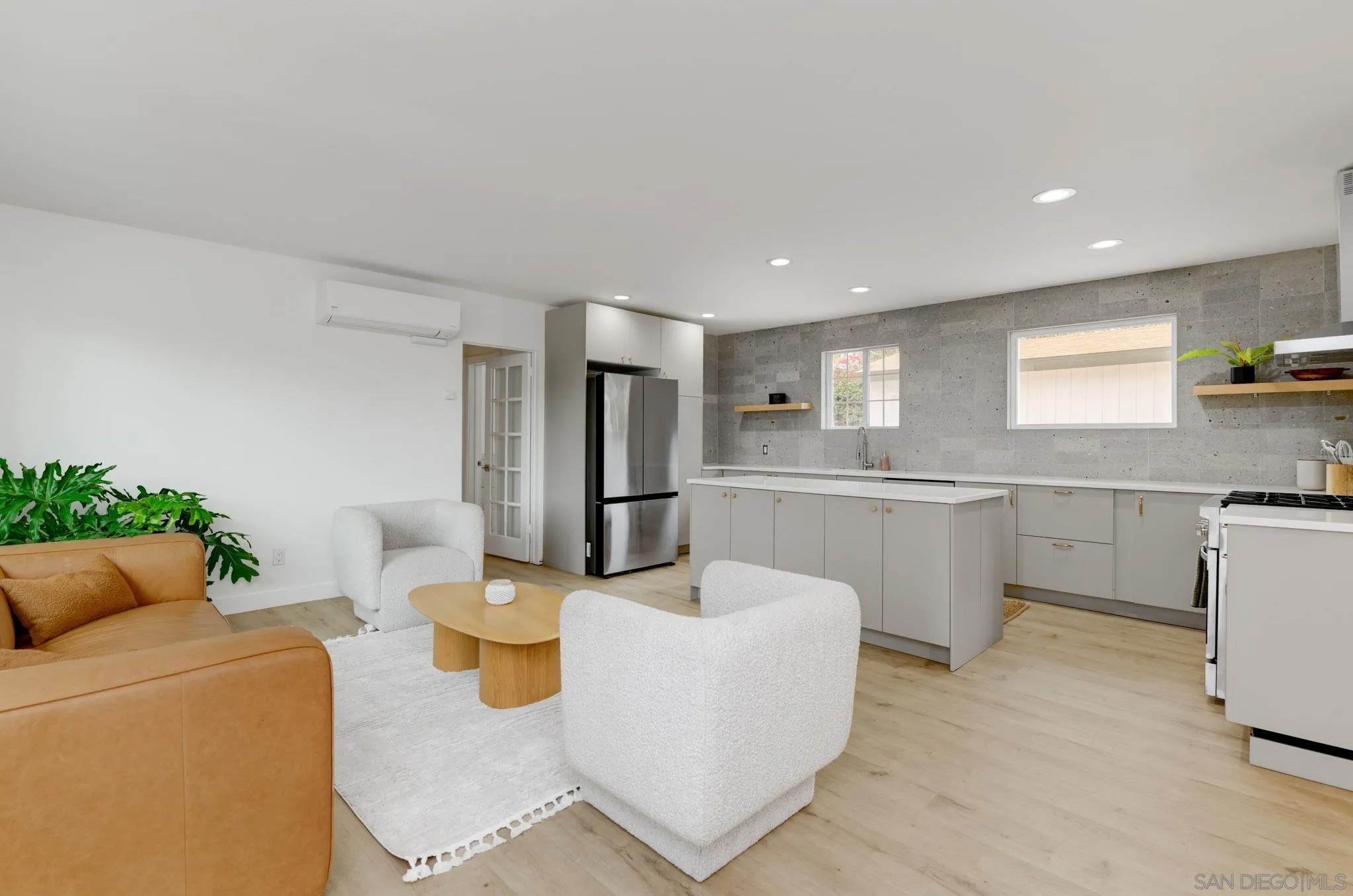 1005 Alta Vista