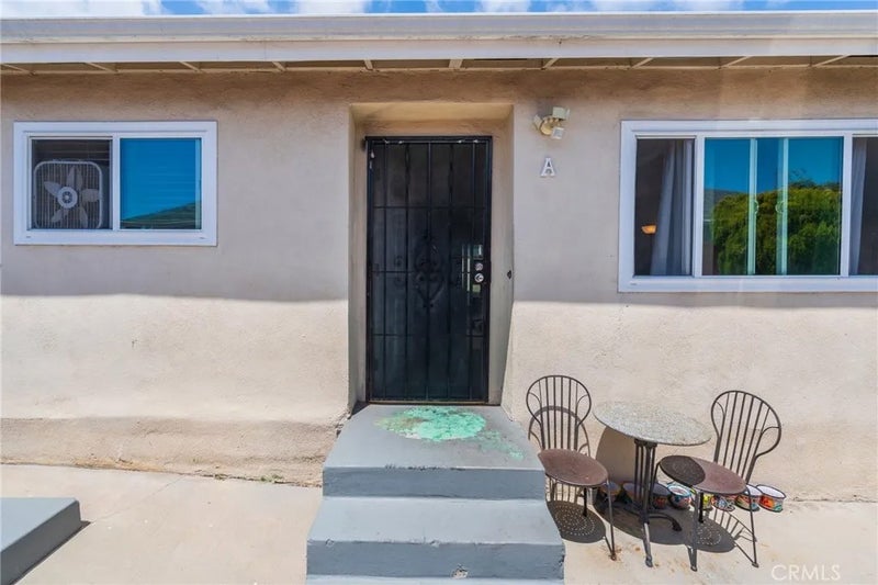 851 W Crestwood