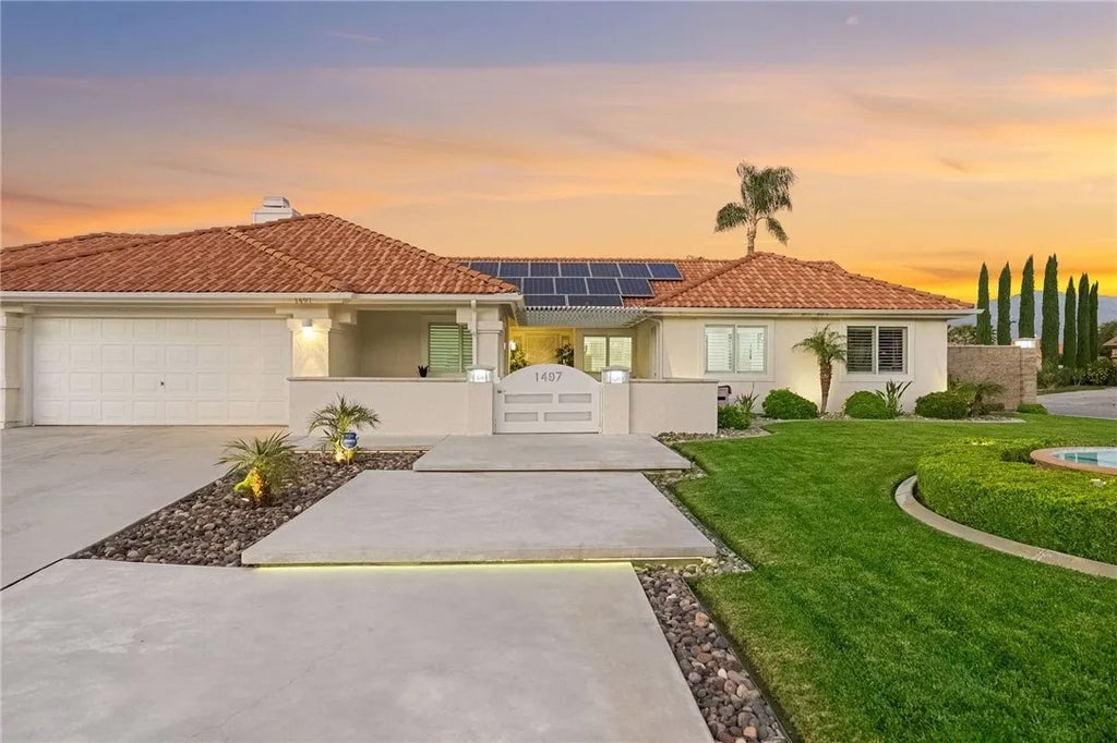 Photo of 1497 Park Ave, San Jacinto, CA 92583 (MLS # SW26213088)