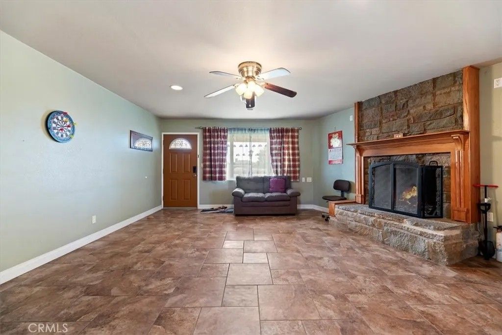 Photo of 13285 Mesquite Rd, Apple Valley, CA 92308 (MLS # IG25238838)