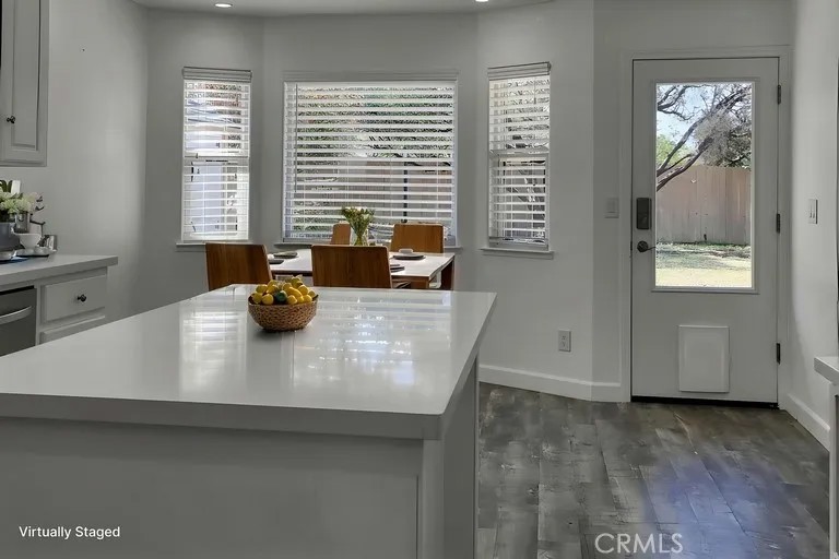 2205 Oakcrest