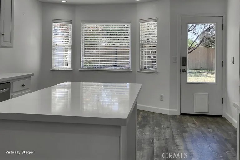 2205 Oakcrest