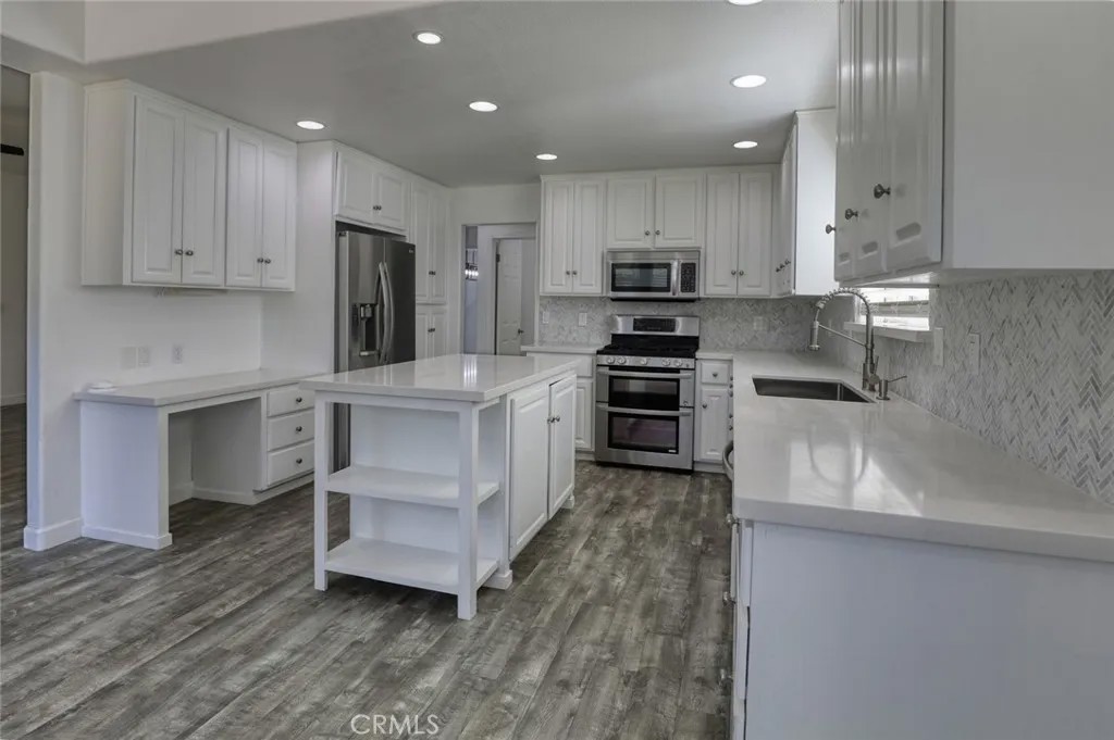 2205 Oakcrest