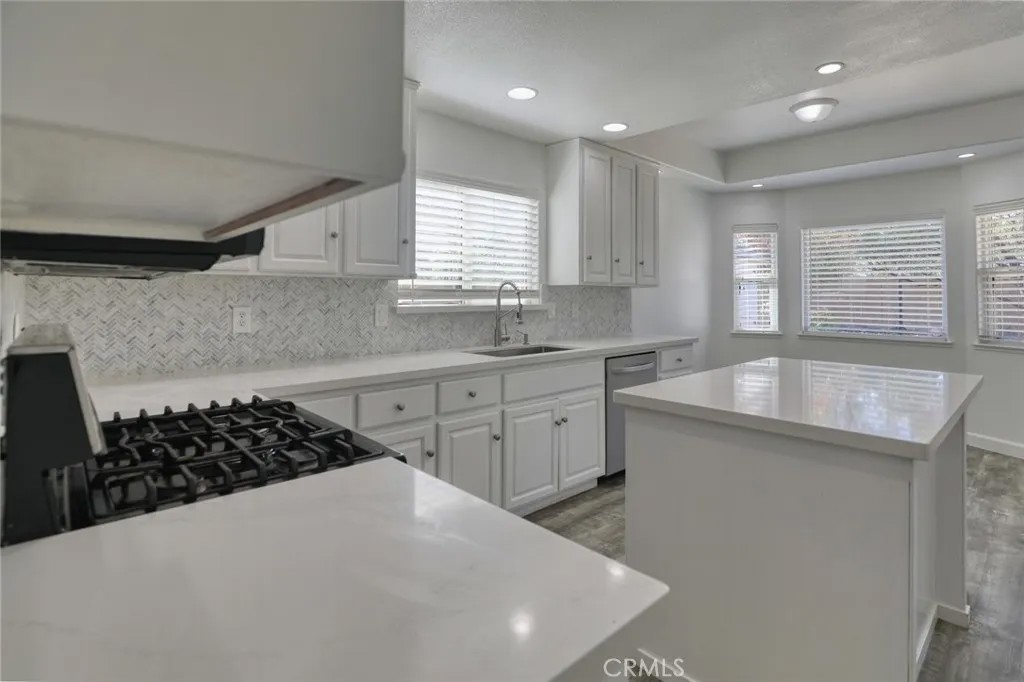 2205 Oakcrest