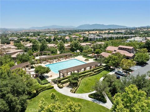 Photo of 26802 Stonegate Dr, Valencia, CA 91381 (MLS # SR25245948)