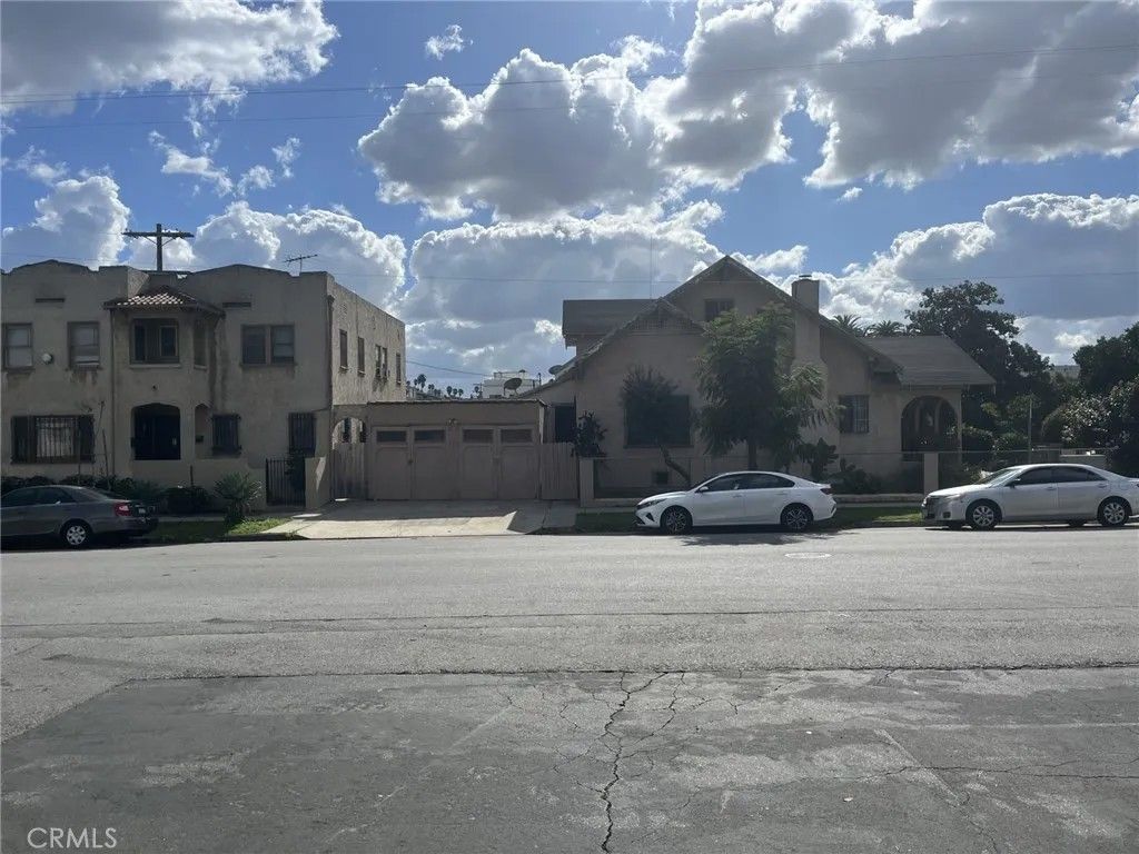 Photo of 4214 Rosewood Ave, Los Angeles, CA 90004 (MLS # DW26079741)