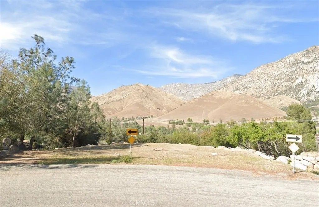 Photo of 204 Pine DR, Kernville, CA 93238 (MLS # AR26107857)