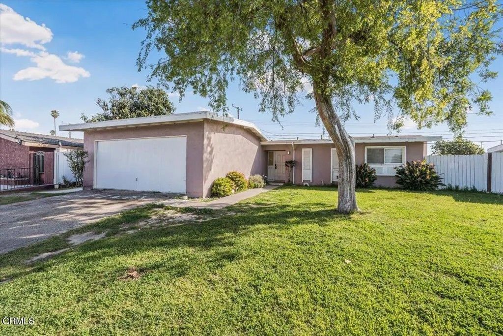 Photo of 1820 Claremont Drive, Oxnard, CA 93035 (MLS # V1-34577)