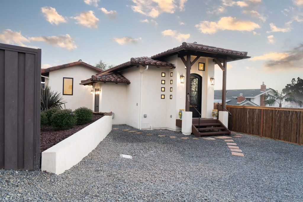 Photo of 606 Camino De Orchidia, Encinitas, CA 92024 (MLS # 250044204)